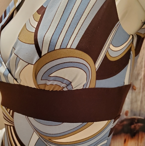 Dress - Picture 3 of 4